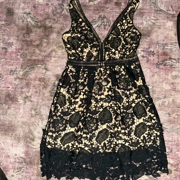 Romeo Juliet Couture Black Double V Lace Midi Dress [ SZ med ] - Picture 16 of 16